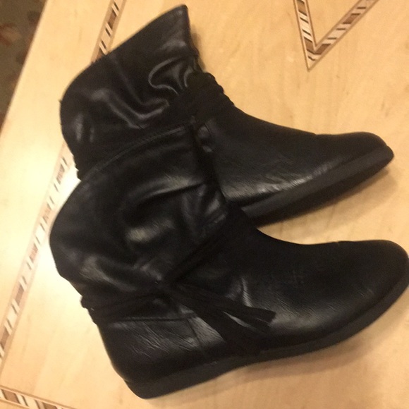 New Women’s Kohl’s Booties SOSKates 6M - Picture 3 of 10